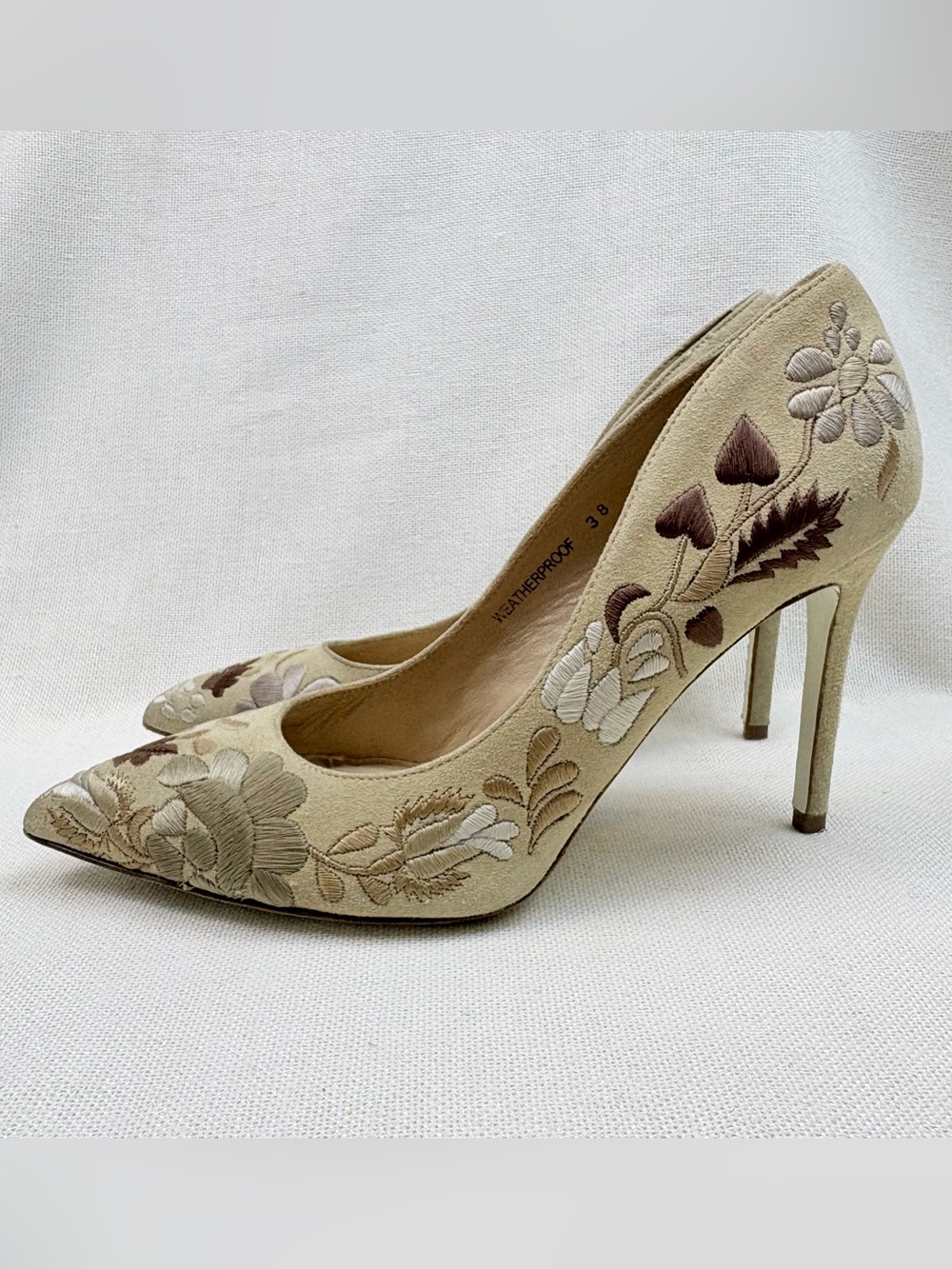 Ron White Embroidered Suede Pumps Women's Beige Pointed-Toe Heels 38
